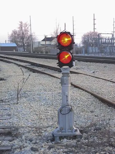 نصب چراغ LED در مسیر ریلی