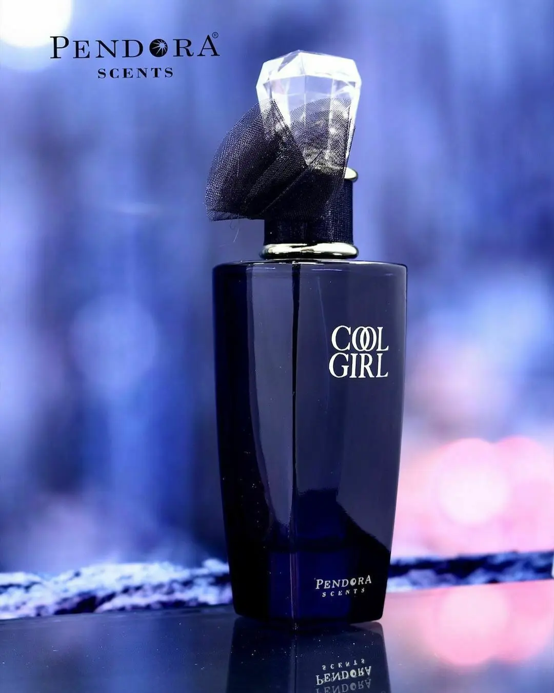 مجموعه‌ای از شیشه‌های عطر زنانه با طراحی‌های مختلف