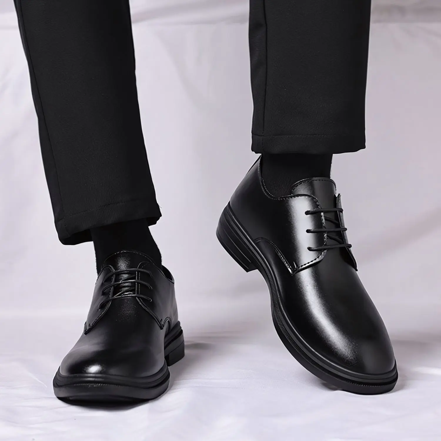 نمونه اندازهگیری صحیح پا برای انتخاب کفش رسمی با استفاده از نوار اندازهگیری