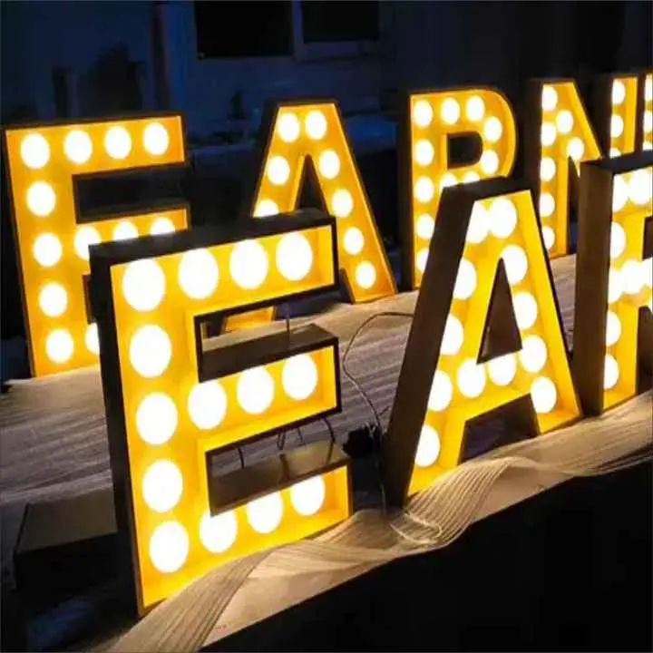 نمونه‌ای از چراغ نماهای LED با طراحی مدرن و نورپردازی یکنواخت