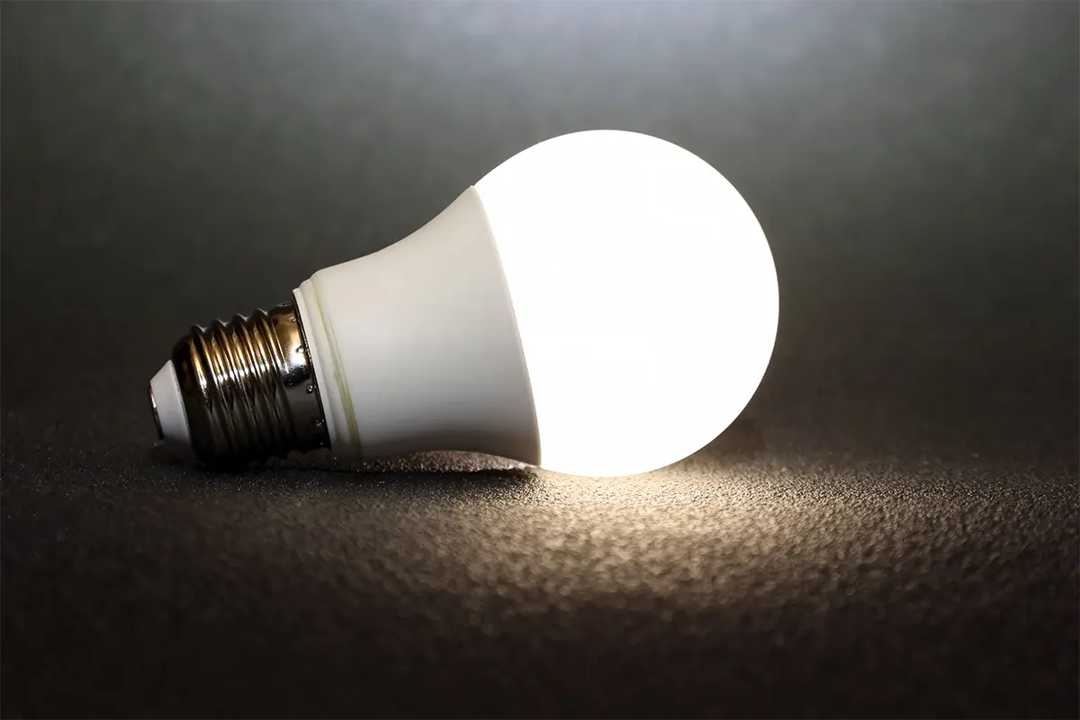 نمونه لامپهای LED پرنور با طراحیهای مختلف و سایزهای متنوع