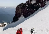بهترین بارانی کوهنوردی؛ نکات خرید و انتخاب هوشمندانه
