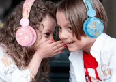 بهترین هدفون کودک؛ گزینه‌های مناسب را چطور انتخاب کنیم؟