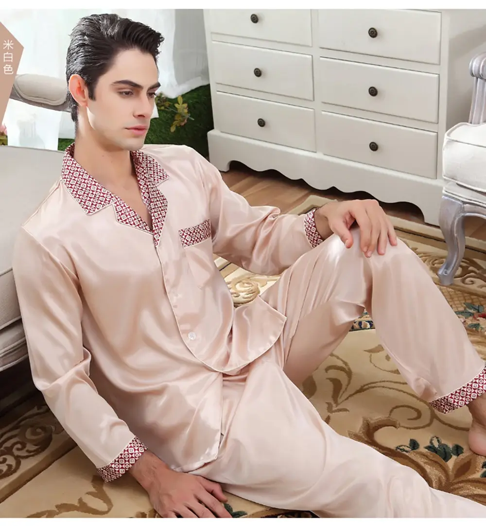 لباس خواب مردانه دو تکه با طراحی راحت برای آزادی حرکت