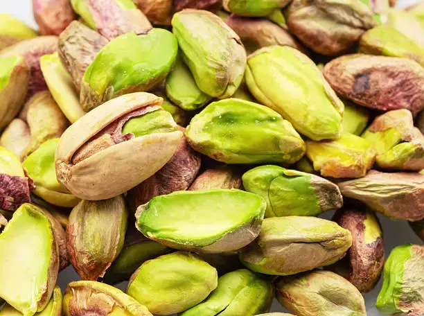پسته در شیرینی و غذاهای سنتی ایرانی