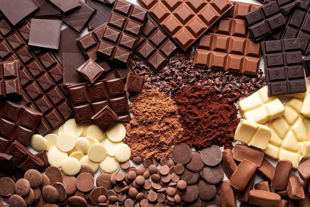 دستگاه ذوب شکلات در آشپزی حرفه‌ای برای تهیه دسرهای شکلاتی