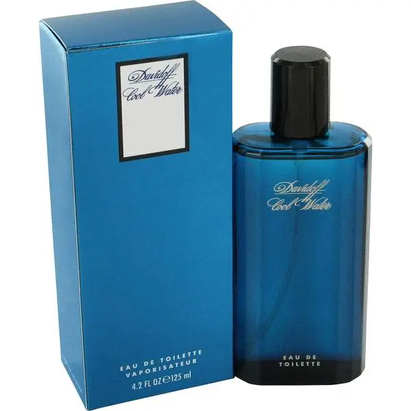 مردی با عطر خنک در محیطی تازه و سبز