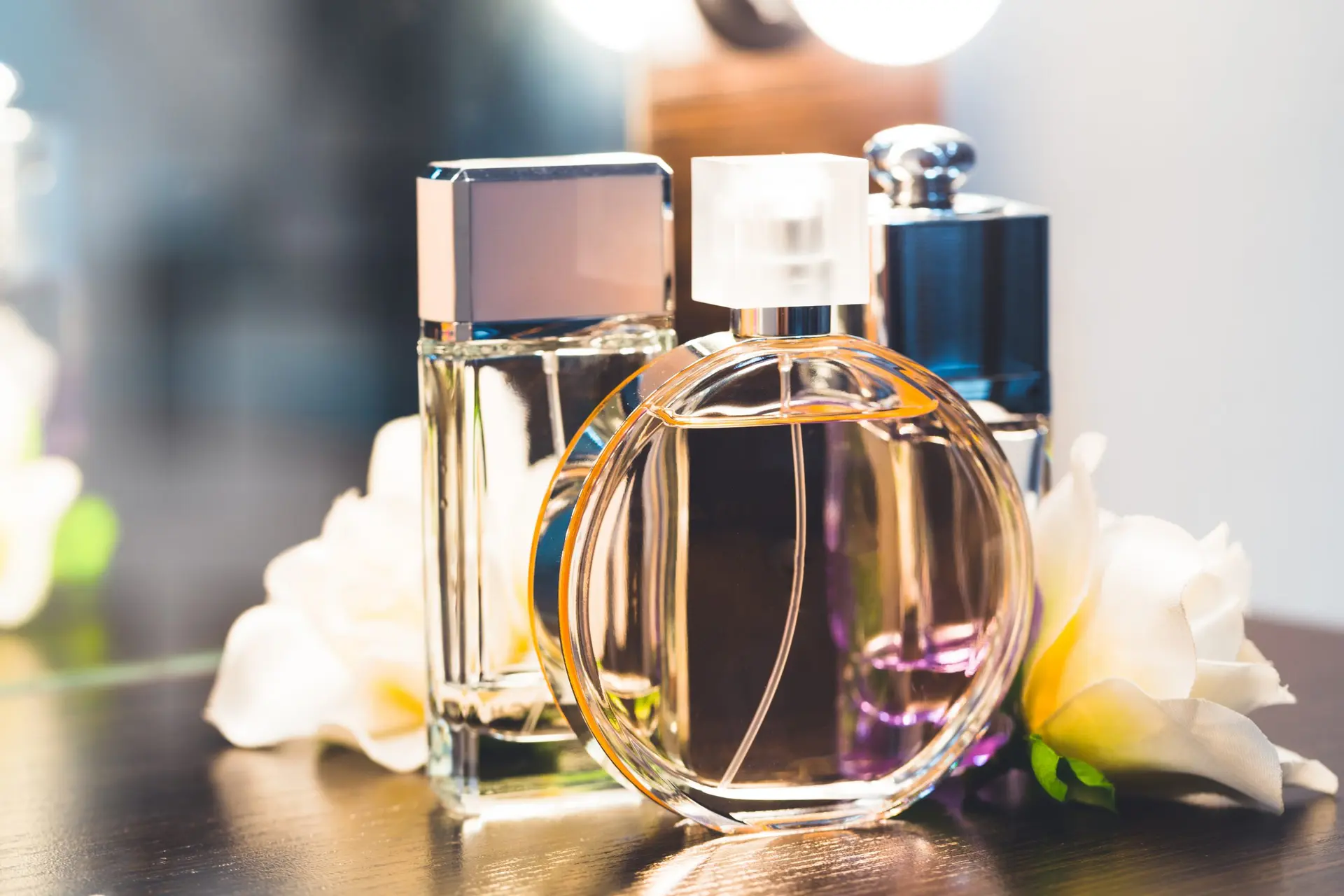 نمونه عطرهای زنانه با بویهای مختلف